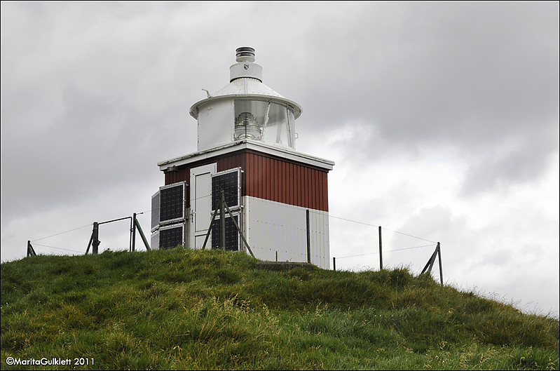 Kallur lighthouse
AKA Kadlur
Author of the photo: [url=http://www.jenskjeld.info/]Marita Gulklett[/url]

Keywords: Faroe Islands;Atlantic ocean