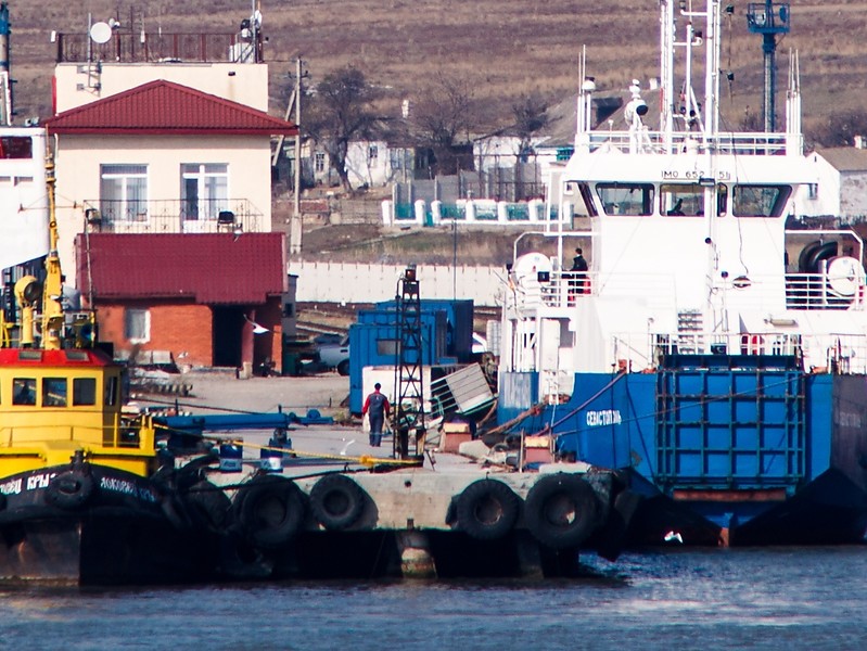 Kerch Strait / Port Krym Ferry Pier light
Author [url=http://novozemelets.livejournal.com/]Novozemelets[/url]
Keywords: Kerch Strait;Crimea;Russia