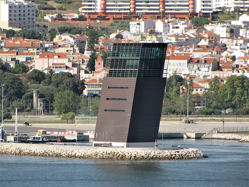 Lisbon Vessel Traffic Service tower
Author of the photo: [url=https://www.flickr.com/photos/bobindrums/]Robert English[/url]
Keywords: Lisbon;Portugal;Rio Tejo;Vessel Traffic Service