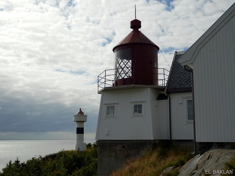 Lofoten / Moskenes / Glapen lighthouses (old and new)
Old - front, new - behind
Keywords: Lofoten;Vestfjord;Norway;Norwegian sea