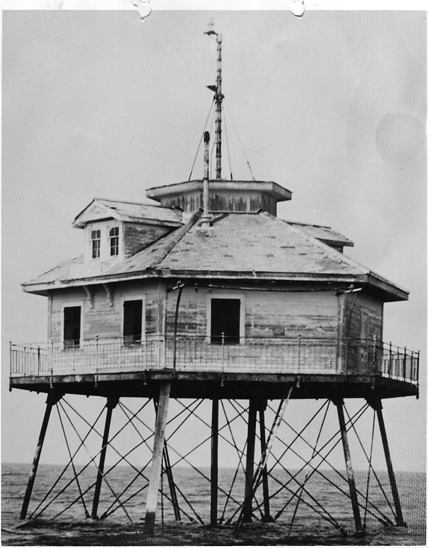 Alabama / Mobile bay / Middle bay light
Photo from [url=http://www.uscg.mil/history/weblighthouses/LHAL.asp]US Coast Guard site[/url]
Keywords: Alabama;Gulf of Mexico;United States;Historic;offshore
