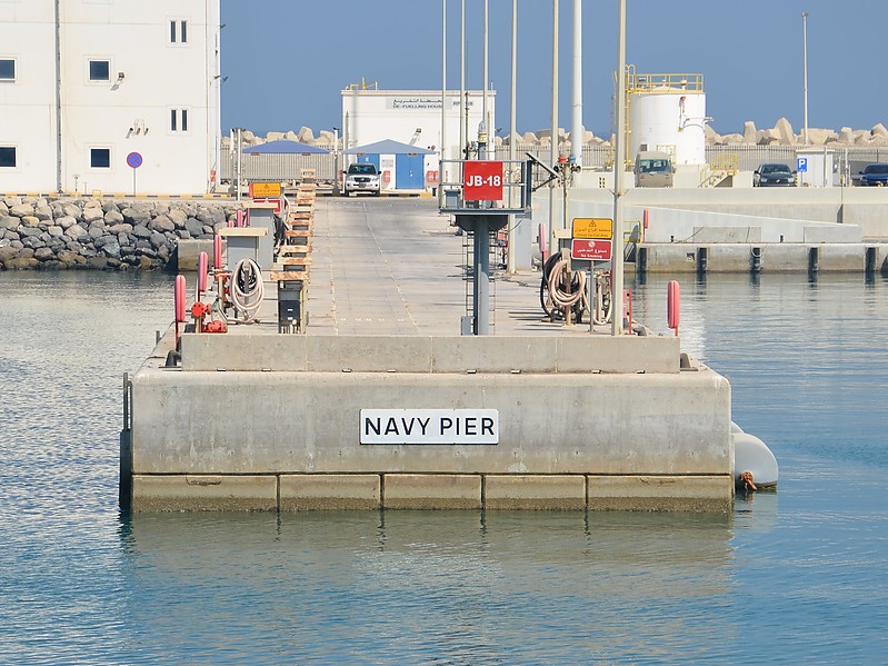 Ras Laffan / Navy Pier JB-18 light
Keywords: Ras Laffan;Qatar;Persian Gulf