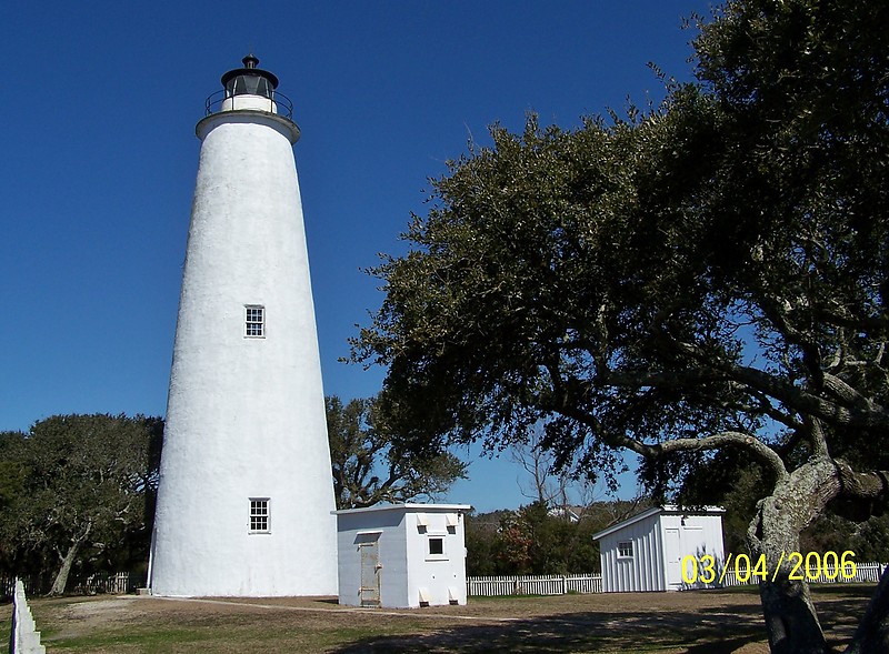 North Carolina / Ocracoke island lighthouse
Author of the photo: [url=https://www.flickr.com/photos/bobindrums/]Robert English[/url]
Keywords: North Carolina;Ocracoke;United States;Atlantic ocean