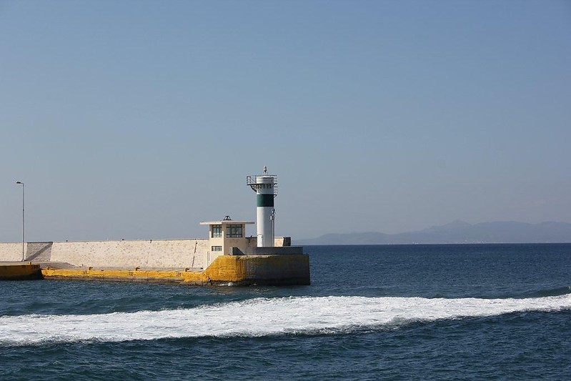 Piraeus Molos Themistokleus light
Keywords: Piraeus;Athens;Greece;Aegean sea