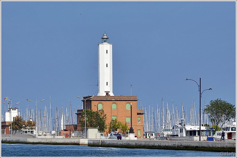 RAVENNA - South Mole - Root - Lighthouse
Keywords: Ravenna;Italy;Adriatic sea