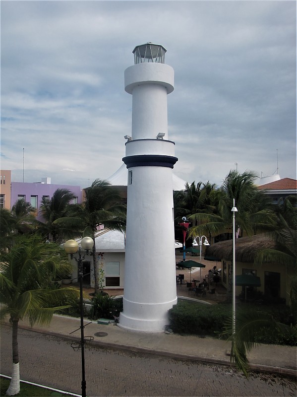 San Miguel de Cozumel / Punta Langosta lighthouse
Author of the photo: [url=https://www.flickr.com/photos/bobindrums/]Robert English[/url]
Keywords: Mexico;Cozumel;Carribbean sea