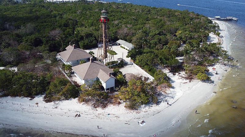 Florida / Sanibel Island lighthouse
Author of the photo: [url=https://www.flickr.com/photos/31291809@N05/]Will[/url]
Keywords: Florida;United States;Gulf of Mexico;San Carlos Bay;Aerial