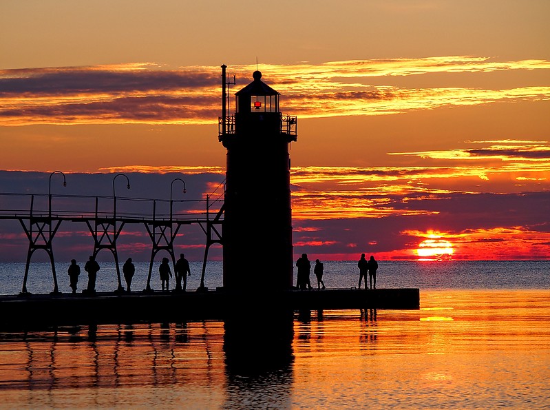 Michigan / South Haven South Pierhead lighthouse - sunset
Author of the photo: [url=https://www.flickr.com/photos/selectorjonathonphotography/]Selector Jonathon Photography[/url]
Keywords: Michigan;Lake Michigan;United States;South Haven;Sunset