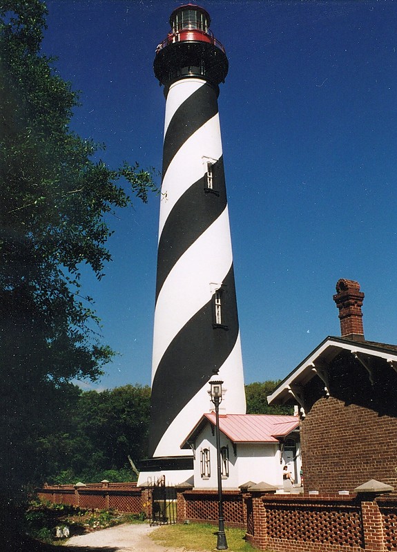 Florida / Saint Augustine lighthouse
Author of the photo: [url=https://www.flickr.com/photos/larrymyhre/]Larry Myhre[/url]

Keywords: Florida;Saint Augustin;Atlantic ocean;United States