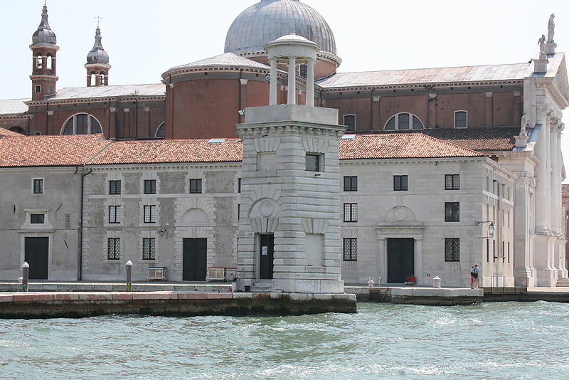 VENEZIA - San Giorgio Maggiore Bell
Author of the photo: [url=https://www.flickr.com/photos/gauviroo/]Roberto Gauvin[/url]
Keywords: Venice;Italy;Adriatic sea;Siren