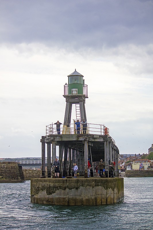 Whitby / Extended West Pier Head Light 
Author of the photo: [url=https://jeremydentremont.smugmug.com/]nelights[/url]
Keywords: Scarborough;England;North sea