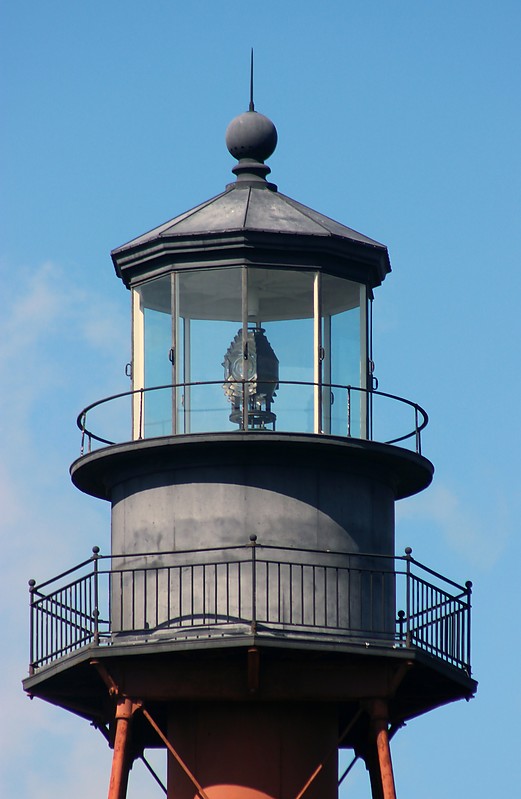 Florida / Tarpon Springs / Anclote Key lighthouse - lantern
Author of the photo: [url=https://www.flickr.com/photos/31291809@N05/]Will[/url]
Keywords: Florida;Tarpon Springs;Gulf of Mexico;United States;Lantern