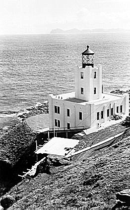 Alaska / Scotch Cap Lighthouse (2)
Photo from [url=http://www.uscg.mil/history/weblighthouses/LHAK.asp]US Coast Guard site[/url]
Keywords: Alaska;United States;Historic