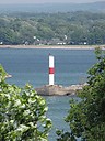 Channel_marker_near_Dunkirk_Lighthouse_and_Museum.jpg
