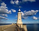The_North_pier_light_on_the_breakwater_at_Tynemouth.jpg