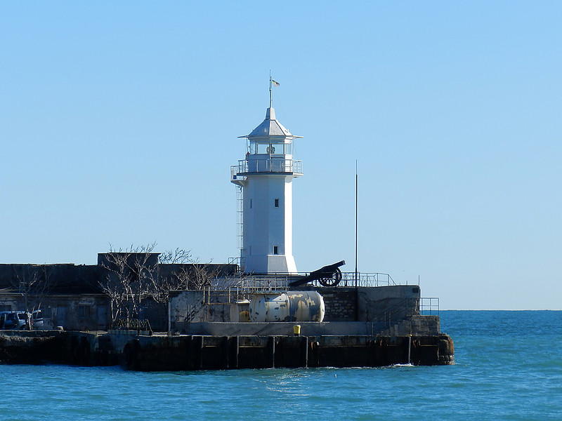 Crimea / Yalta breakwater lighthouse
                               
Keywords: Crimea;Black sea;Yalta;Russia