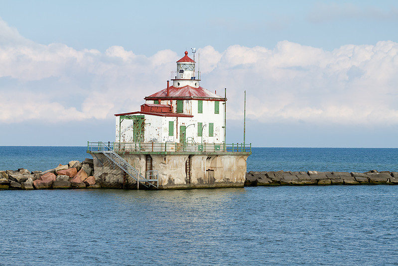 Ohio / Ashtabula lighthouse
Located at the old end of the West Breakwater.  A new light is on the current end of the breakwater
Keywords: Lake Erie;Ohio;United States;Ashtabula