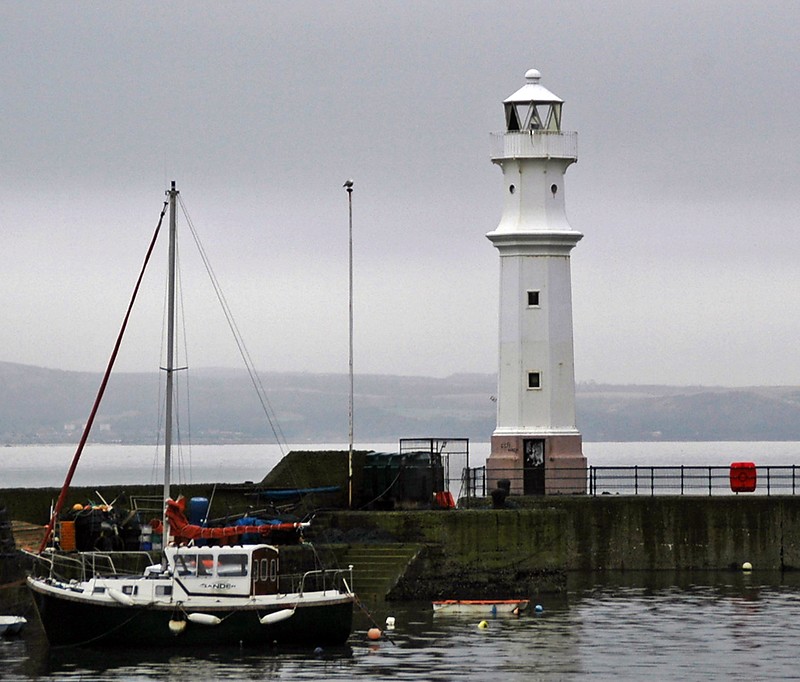 Edinburgh / Leith / Newhaven lighthouse
At the entrance to Newhaven Harbour, Leith, Edinburgh
Keywords: Scotland;Newhaven;Firth of Forth;Edinburgh
