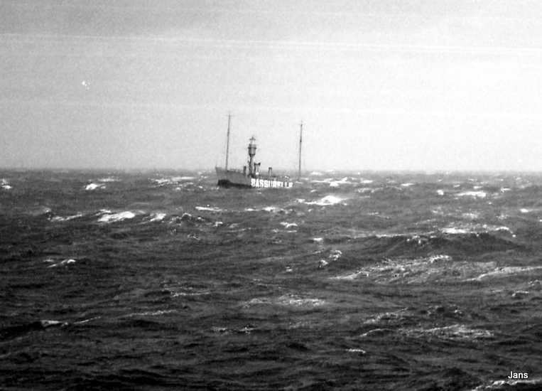 Bateau-Feu BF7 / Bassurelle
Picture made by Jans around 1968.
[url=http://www.feuerschiffseite.de/SCHIFFE/FRANKREI/BF7/bf7gb.htm]Vessel data[/url]
Keywords: France;English Channel;Bassurelle;Lightship