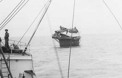 Delaware Bay / East of Egg Island Point / Elbow of Cross Ledge Lighthouse (1)
Ruined in 1953 after it was struck by the ore-carrier Steel Apprentice of the Isthmian Line in dense fog.
Picture USCG.
Keywords: Delaware Bay;New Jersey;United States;Offshore;Historic