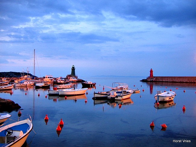Tyrrhenian sea  / Isola del Giglio / Giglio Porto / Molo di Ponento - West Mole (Green) / Molo di Levante - East Mole (Red) light
Keywords: Giglio;Tyrrhenian sea;Italy