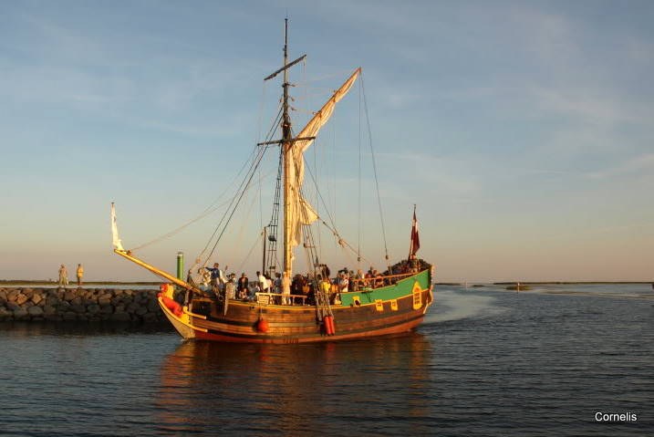 Gulf of Riga / Saaremaa Island / Kuressaare Harbour South Mole
Keywords: Saaremaa;Estonia;Baltic sea
