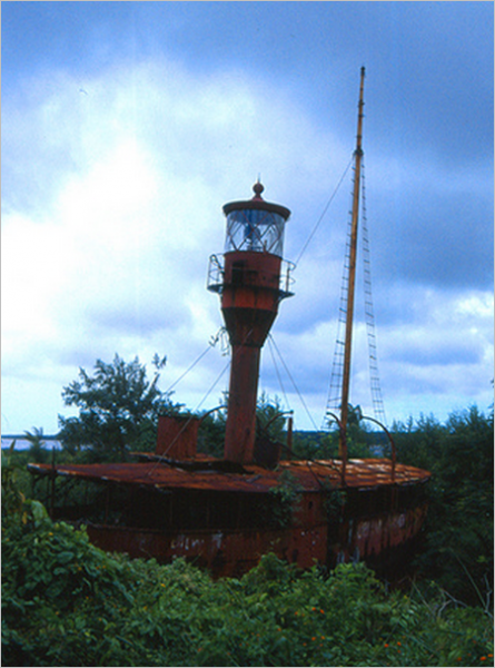 Lichtschip Suriname Rivier
In the bush already 40 years.
Keywords: Suriname;Lightship;Nieuw Amsterdam