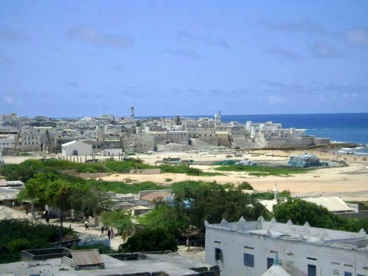 Merca / boat-beaching spot (right near the city) with obelisk daymark (left, over the trees)
Keywords: Merca;Somalia;Indian ocean