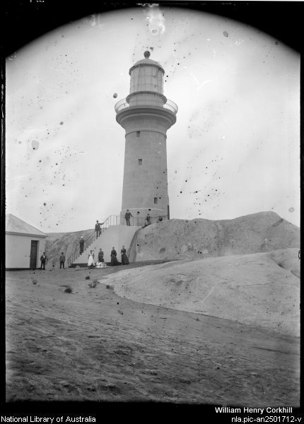 Montaque Island Lighthouse
Picture around 1900, showing also the lighthouse staff.
Keywords: New South Wales;Australia;Tasman sea;Historic