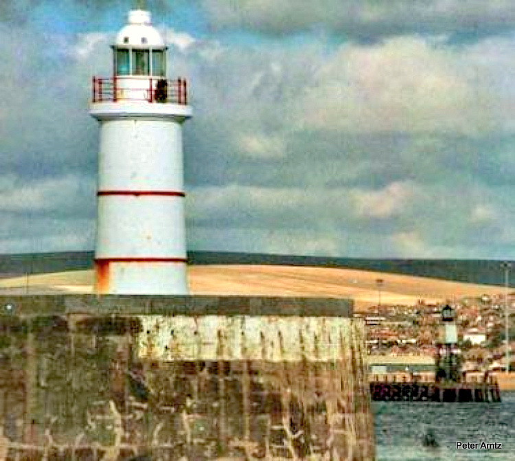 East Sussex / Newhaven / Breakwater Light & to the right the Old East Pier Light
Breakwater Light active since 1891
East Pier Light active since 1883, demolished in 2006 and replaced by the light on the next picture.
Keywords: Newhaven;Sussex;United Kingdom;England