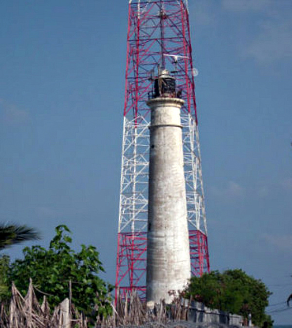 N-E point Sri Lanka / Point Pedro Lighthouse
Behind the lighttower is seen the much higher telecom-mast.
Keywords: Sri Lanka;Indian ocean