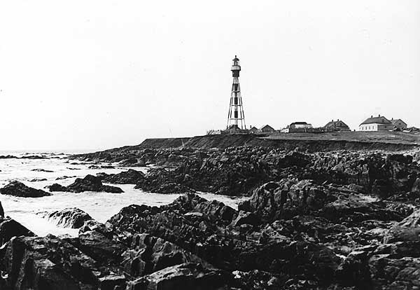 L`Ile Langlade / Phare de Pointe Plate
Picture made between 1912 and 1926
Keywords: Saint Pierre and Miquelon;Miquelon;Banks of Newfoundland;Atlantic ocean;Historic