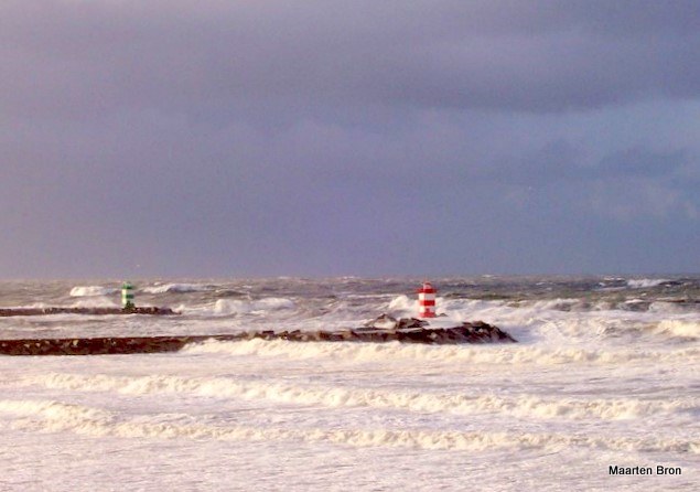 Scheveningen / Noorder-& Zuiderhoofd (North&Southmole) lights
Keywords: Den Haag;Netherlands;North Sea;Storm