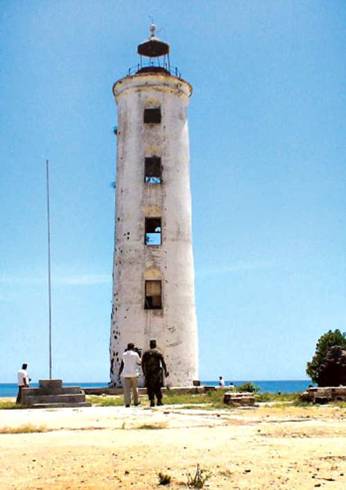Indian Ocean / East Coast / S. Entrance Trincomalee Harbour / Foul Point (Kevilea) Lighthouse
Keywords: Indian ocean;Sri Lanka