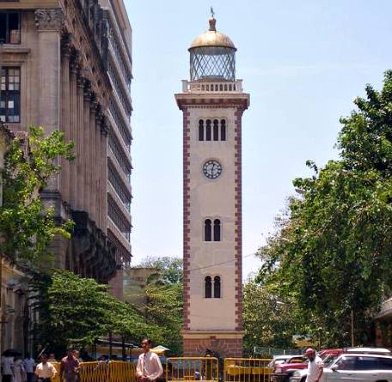 Colombo / Clock Tower - Old Colombo Lighthouse (2)
Built as a clocktower in 1860, from 1865 also a lighthouse.
Deactivated in 1952.
Keywords: Colombo;Sri Lanka;Indian ocean