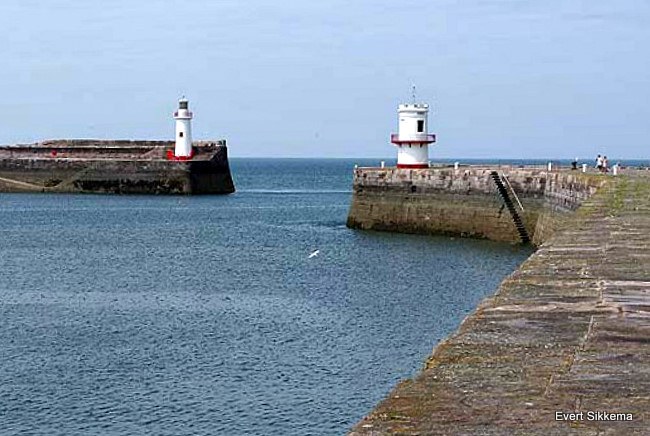 Irish Sea / Cumbria / Whitehaven / West Pier Lighthouse (left) & North Pier Lighthouse (right)
North Pier Light built in 1841                                
Keywords: England;United Kingdom;Whitehaven;Irish Sea