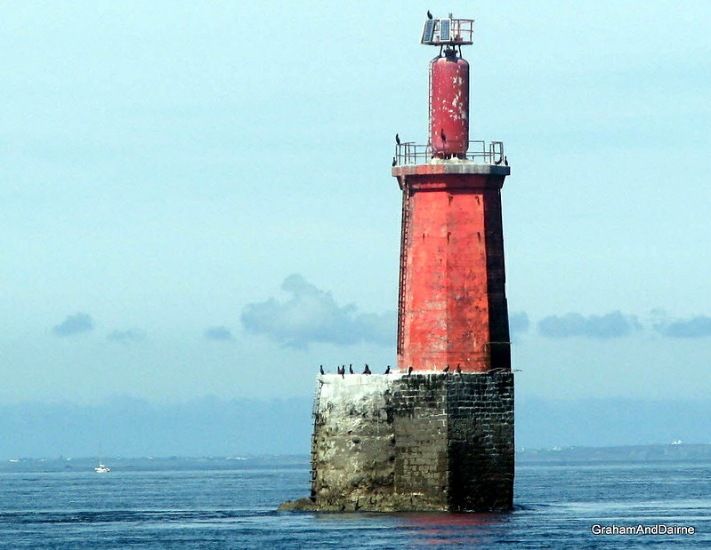 Brittany / Finistere / Chenal du Four / Feu de la Grande Vinotiere
Older picture with some solar panels and the old gaslight-reservoir.
Keywords: France;Le Conquet;Bay of Biscay;Offshore