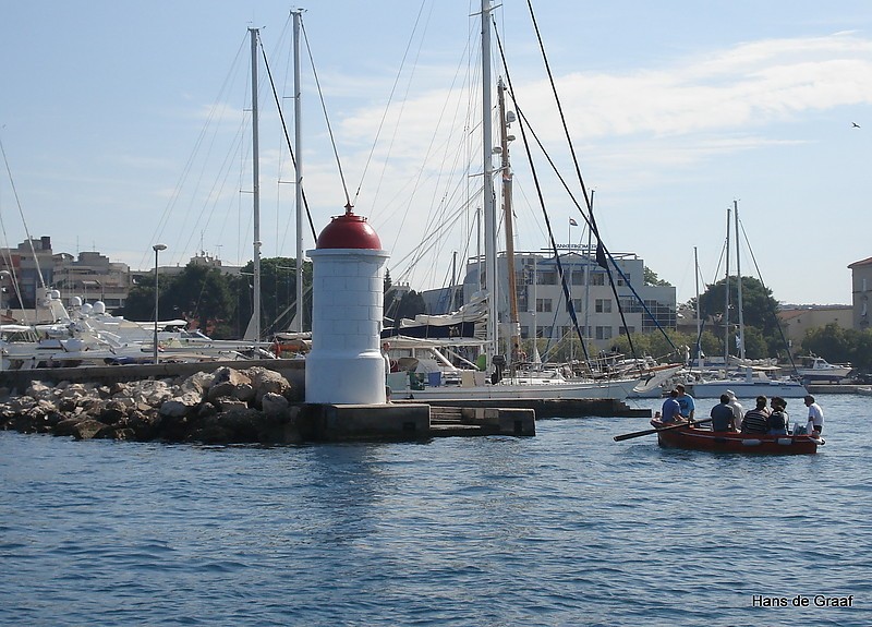 Zadar / Breakwaterhead light
With the rowing-ferry.
Keywords: Zadar;Croatia;Adriatic sea