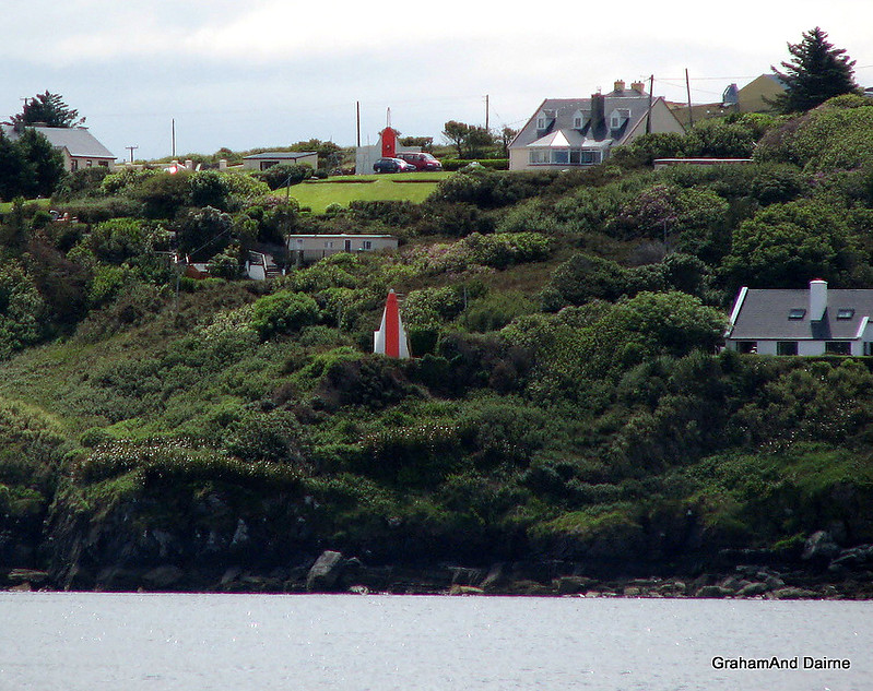 Munster / County Kerry / Valentia Directional Light (down)
This picture is the 2009 situation, Valentia Leading Lights.
Since 2011 the rear (upper) light is out of function, the front light is in function as directional light.
Keywords: Ireland;Atlantic ocean;Munster