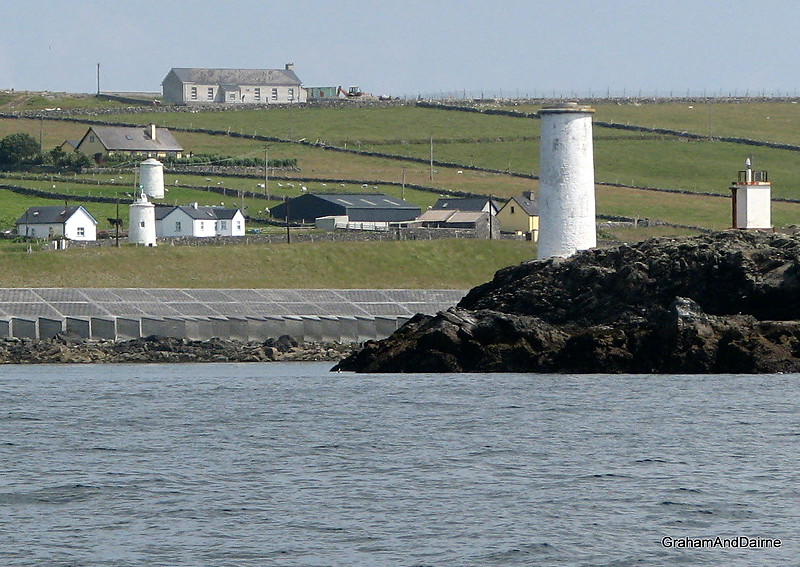 Connacht / County Galway / Inish Bofin / Gun Rock Daymark (mid-out) & Range Front Lights 1 & 2 (right) & Inish Bofin Range Rear (ashore-left) & Daymark (ashore behind RR)
The unlit towers formed a daymark range.
A picture, straight out of my hart, this beautyful countryside.
Keywords: Ireland;Atlantic ocean;Inishbofin