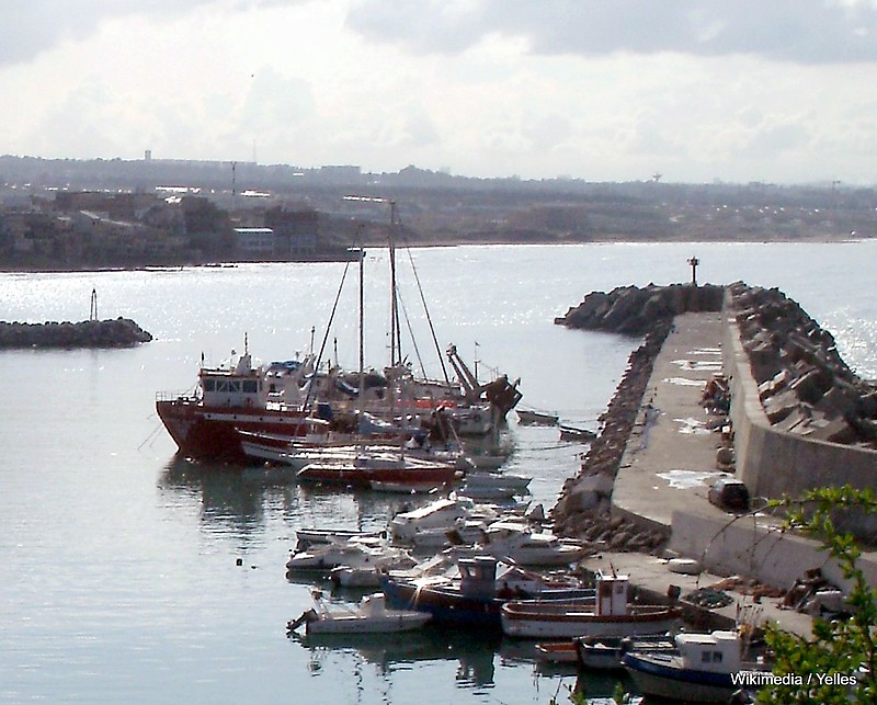 Algiers region / El Djamila (ex-La Madrague) Fishery Harbor / Innerbreakwaterhead Light (left) & Outer Breakwaterhead Light (right)
Keywords: Algeria;Algiers;Mediterranean sea;El Djamila