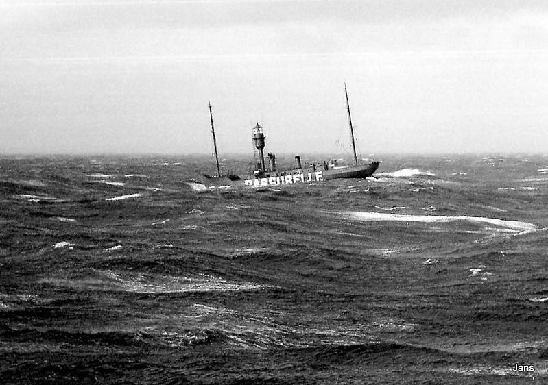 Bateau-Feu BF7 / Bassurelle
Picture made by Jans around 1968.
[url=http://www.feuerschiffseite.de/SCHIFFE/FRANKREI/BF7/bf7gb.htm]Vessel data[/url]
Keywords: France;English Channel;Bassurelle;Lightship;Historic