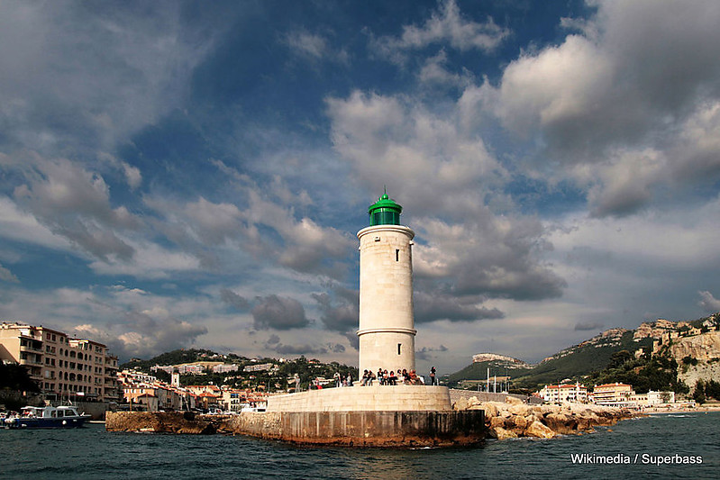 Mediterranian / Cote d'Azur / Cassis Breakwaterhead Lighthouse
Keywords: Cassis;France;Mediterranean sea