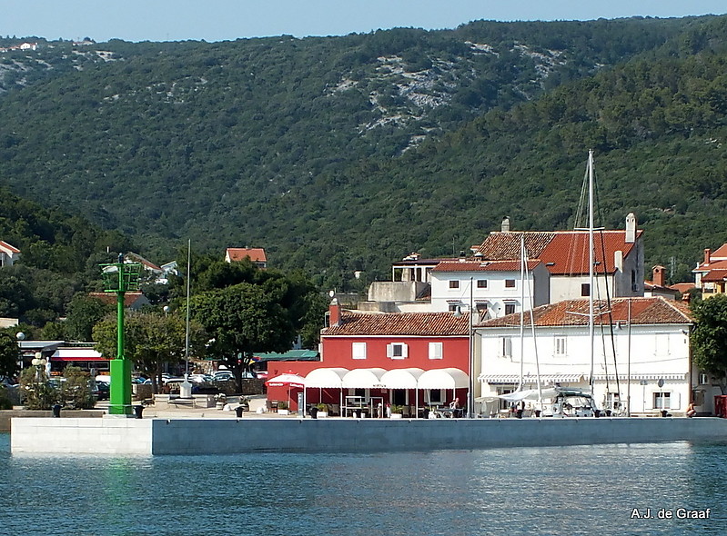 Cres - West Coast / Martin???ica Ferrymole Light
The mole is renewed and longer. The light is renewed and changed in the sommer 2013
Keywords: Croatia;Adriatic sea;Cres