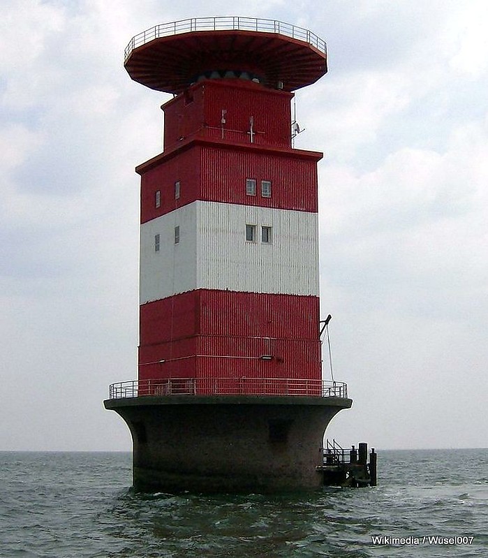 North Sea / Au?en Jade / Mellum Platte Lighthouse
Relaced Minsener Sand Lightvessel.
Tower ready in WWII, but served as a FLAK-tower.
First lit in 1946.
Keywords: North Sea;Germany;Offshore
