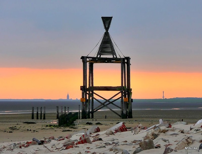 Ost Friesischen Inseln / Wangeroog / 1 Westturm (left-distant) & 2 Bake (Daymark & 3 New Lighthouse (distant-right)
Keywords: Wangerooge;Germany;North sea;Sunset