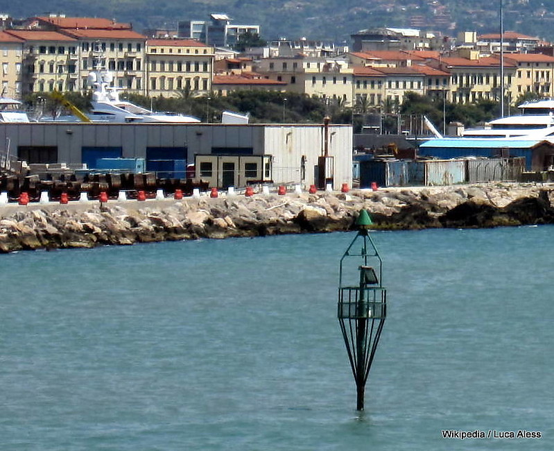 Tuscany / Livorno / Harbour Light 
Keywords: Livorno;Italy;Tyrrhenian Sea;Tuscan