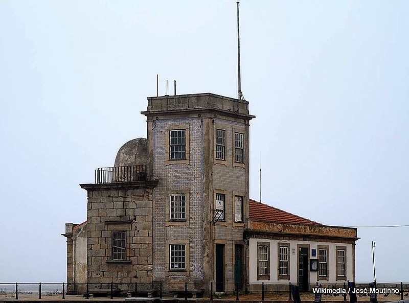 Costa Verde / Porto / Near the old North Breakwater / Farol da San Miguel o Anjo
Portugals oldest lighthouse
Keywords: Porto;Portugal;Atlantic ocean