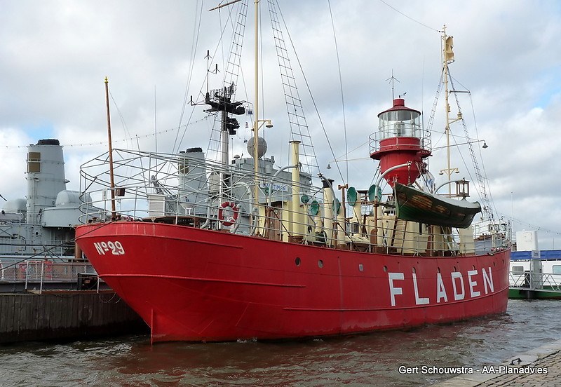 Gothenburg / Maritime Museum / Fladen - Fyrskepp no 29
Built in 1914, due to WW-I not in function until 1919.
1919-1951 station Ölandsrev.
1952-1967 station Hävringe.
1967-1969 Fladen.
Since 1987 in the Gothenburg Museum Harbour.
Keywords: Gothenburg;Sweden;Kattegat;Lightship