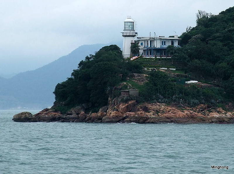 Green Island ( Tsing Chau ) Lighthouses 1 & 2
1 is the black tower-remain in front of the white tower (2)
Keywords: Hong Kong;South China sea